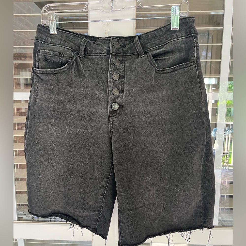 Time and Tru black denim button front high rise shorts
